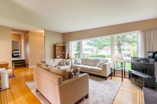 Photo 1: 1042 KENNEDY Avenue in North Vancouver: Edgemont House for sale : MLS®# R2783792