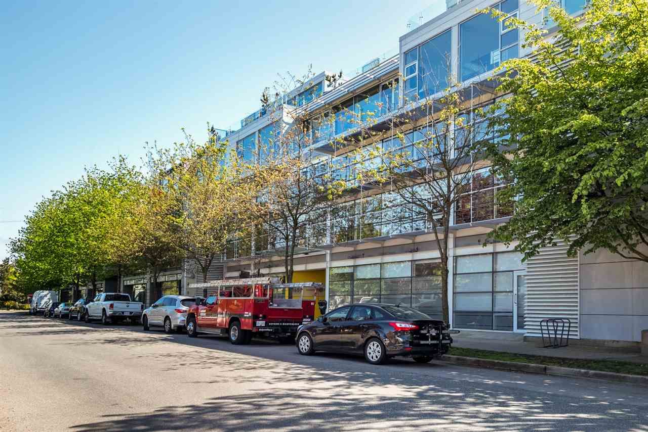 Main Photo: 2 1650 W 1ST Avenue in Vancouver: False Creek Townhouse for sale in "THE ELLIS FOSTER BUILDING" (Vancouver West)  : MLS®# R2062356