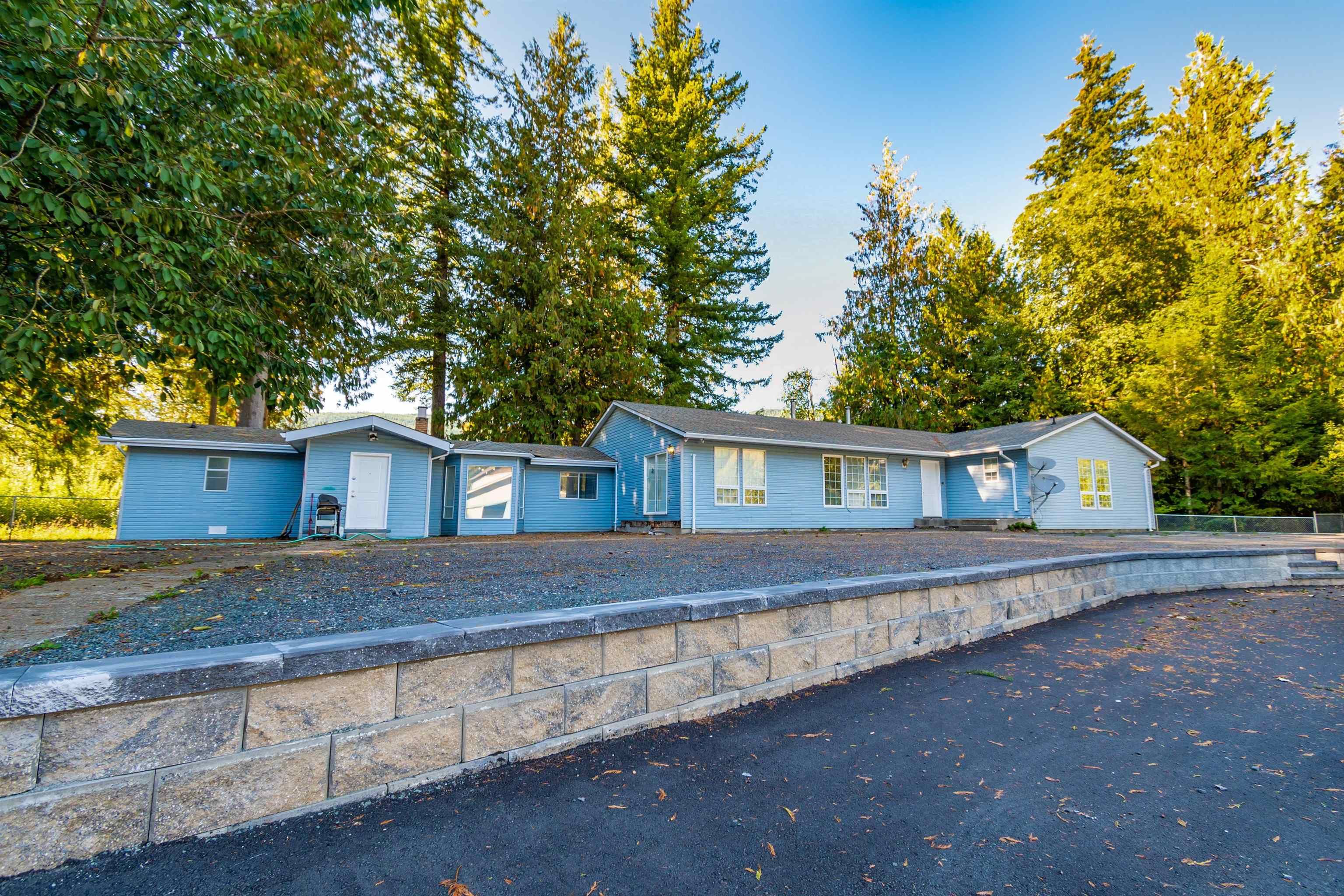Main Photo: 500 MAPLE FALLS Road: Columbia Valley House for sale (Cultus Lake)  : MLS®# R2638045