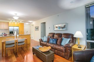Photo 9: 802 2483 SPRUCE Street in Vancouver: Fairview VW Condo for sale in "Skyline" (Vancouver West)  : MLS®# R2151780