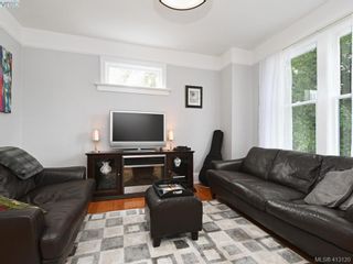 Photo 2: 489 Swinford St in VICTORIA: Es Saxe Point House for sale (Esquimalt)  : MLS®# 819230