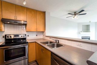 Photo 3: 409 124 W 3RD Street in North Vancouver: Lower Lonsdale Condo for sale in "THE VOGUE" : MLS®# R2245605