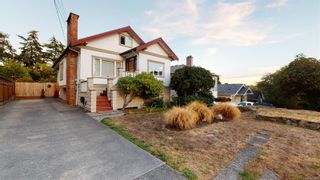 Photo 2: 2635 Mt. Stephen Ave in Victoria: Vi Oaklands House for sale : MLS®# 854898