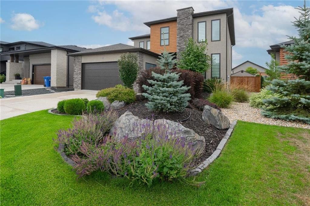 Main Photo: 18 East Plains Drive in Winnipeg: Sage Creek Residential for sale (2K)  : MLS®# 202322117