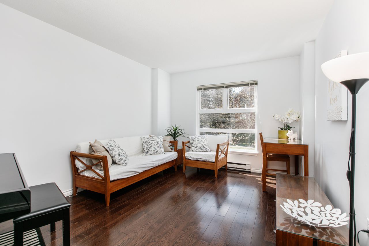 Main Photo: 11 888 W 16TH Avenue in Vancouver: Cambie Townhouse for sale in "LAUREL MEWS" (Vancouver West)  : MLS®# R2053012