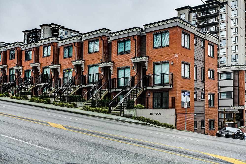Main Photo: 9 838 ROYAL Avenue in New Westminster: Downtown NW Townhouse for sale in "Brickstone Walk" : MLS®# R2044563