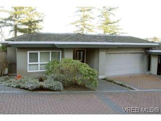 Photo 1: 8 942 Boulderwood Rise in VICTORIA: SE Broadmead Row/Townhouse for sale (Saanich East)  : MLS®# 527520