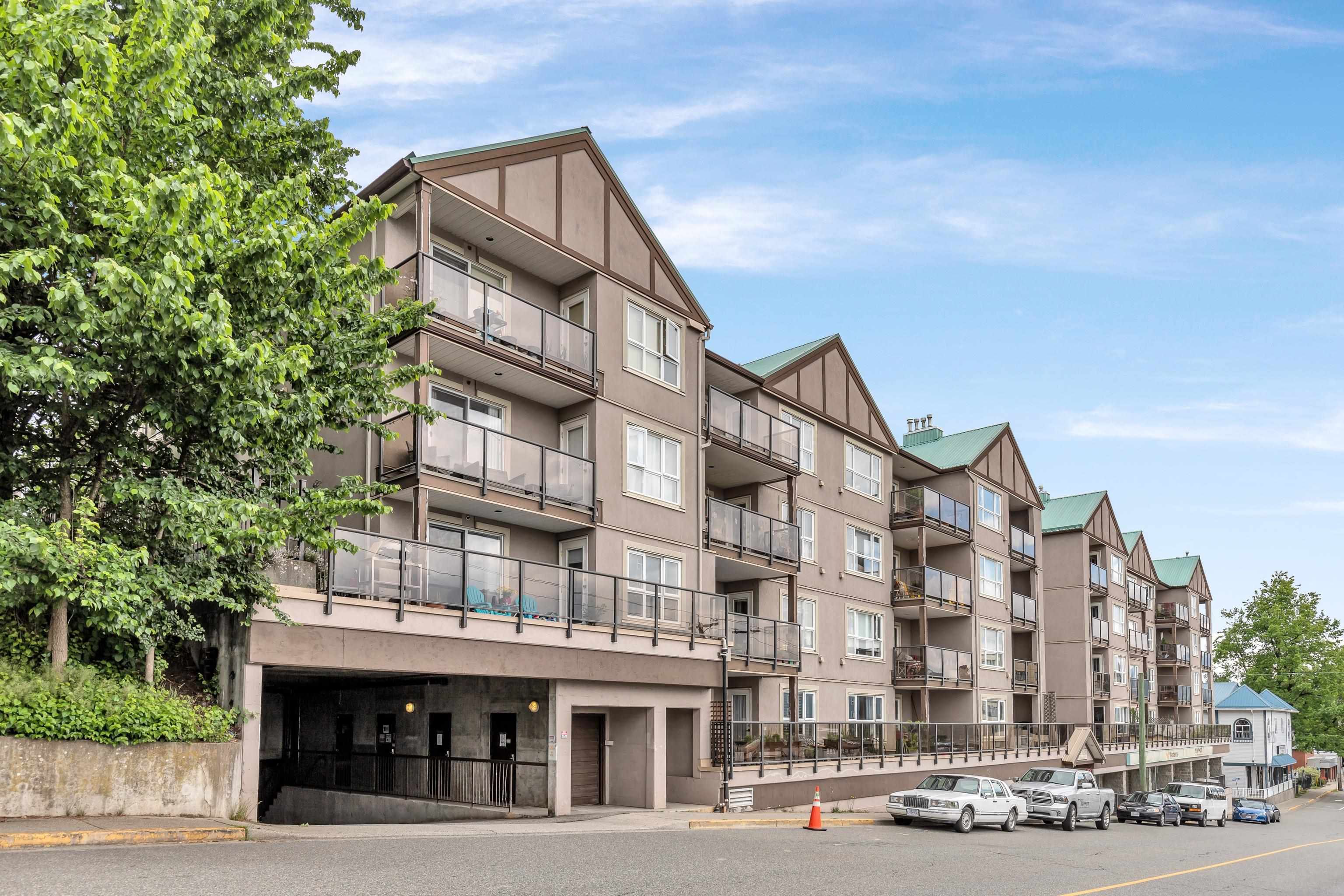 Main Photo: 104 33165 2ND Avenue in Mission: Mission BC Condo for sale in "MISSION MANOR" : MLS®# R2740943