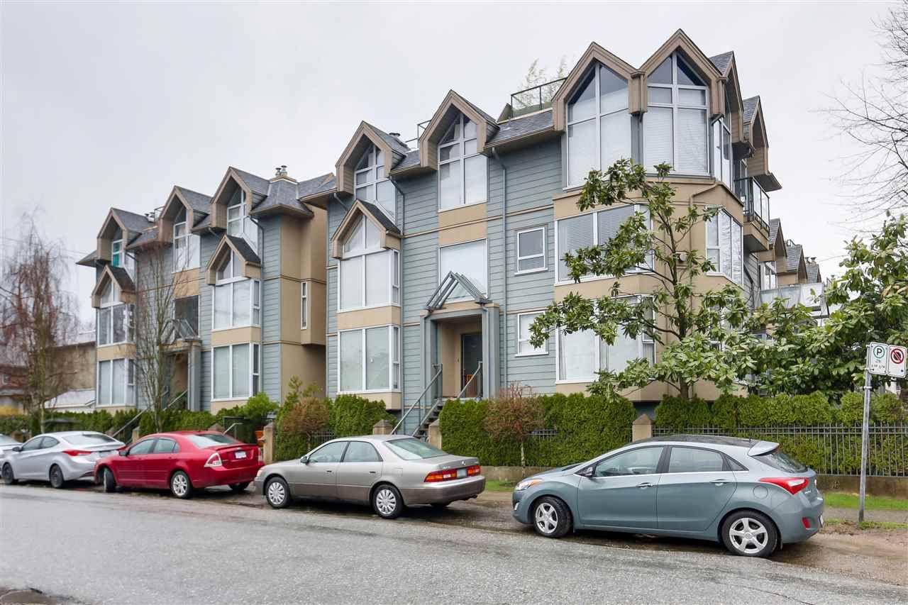 Main Photo: 3009 LAUREL Street in Vancouver: Fairview VW Townhouse for sale in "Fairview Court" (Vancouver West)  : MLS®# R2149284