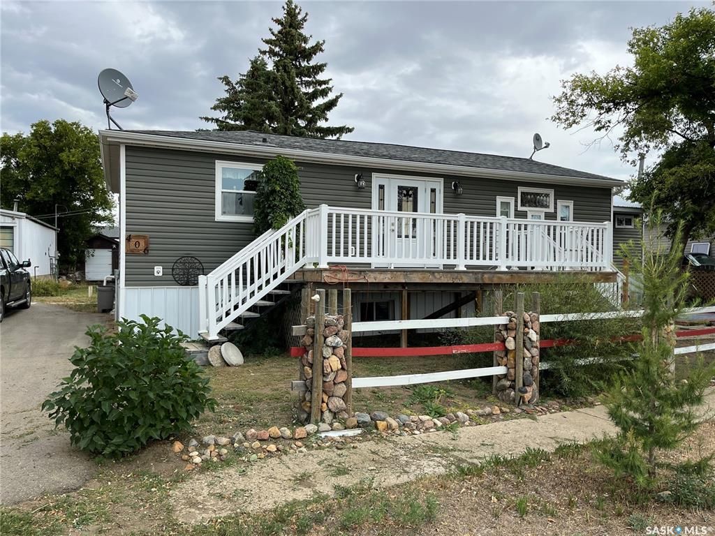 Main Photo: 406 Railway Avenue in Mortlach: Residential for sale : MLS®# SK941523