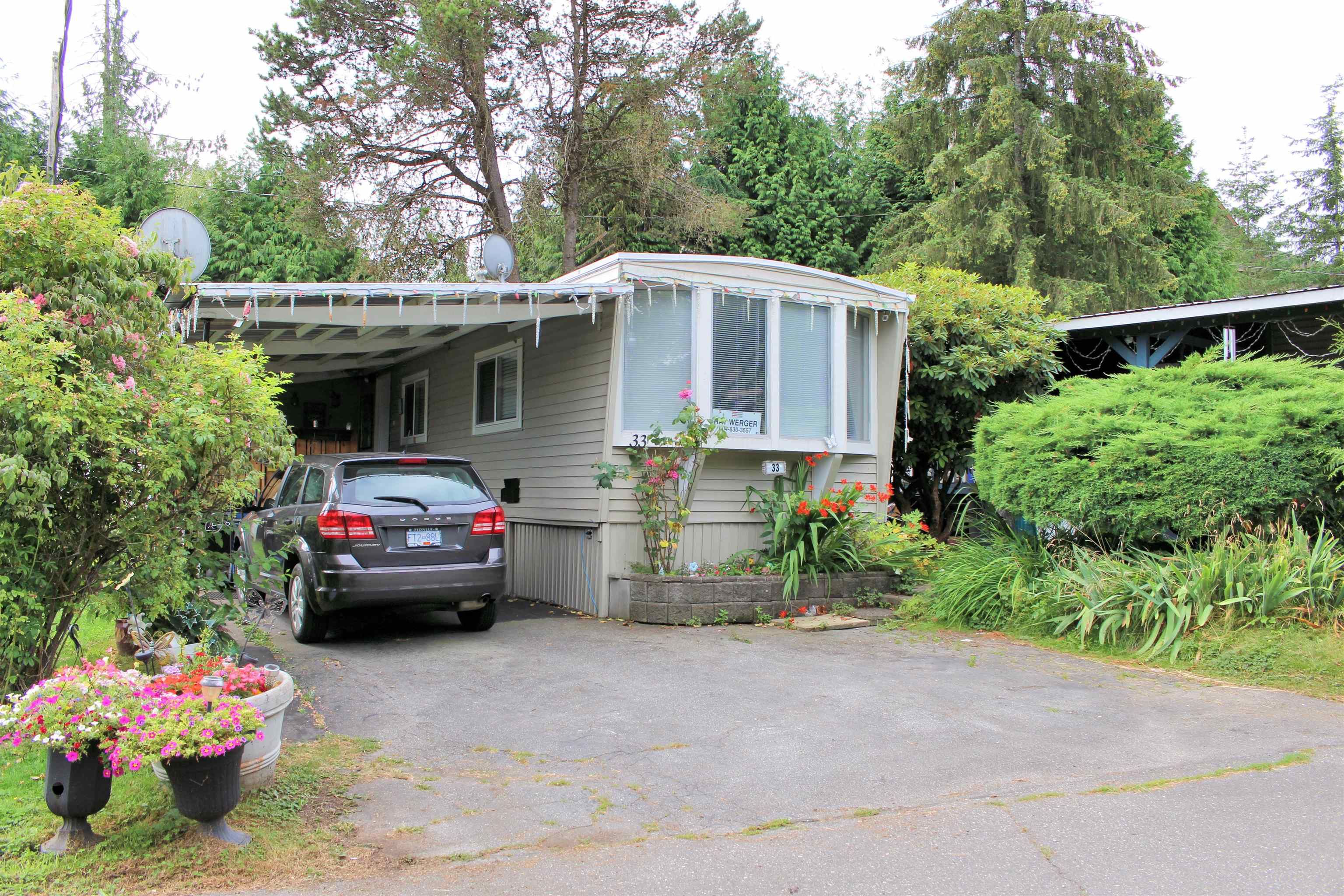 Main Photo: 33 6280 KING GEORGE Boulevard in Surrey: Sullivan Station Manufactured Home for sale in "WHITE OAKS" : MLS®# R2713405