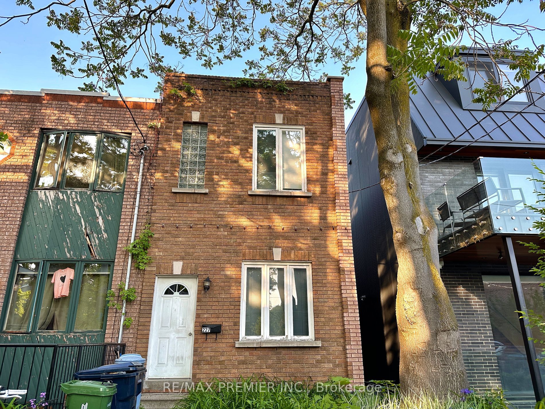 Main Photo: 227 Lisgar Street in Toronto: Little Portugal House (2-Storey) for sale (Toronto C01)  : MLS®# C6811996