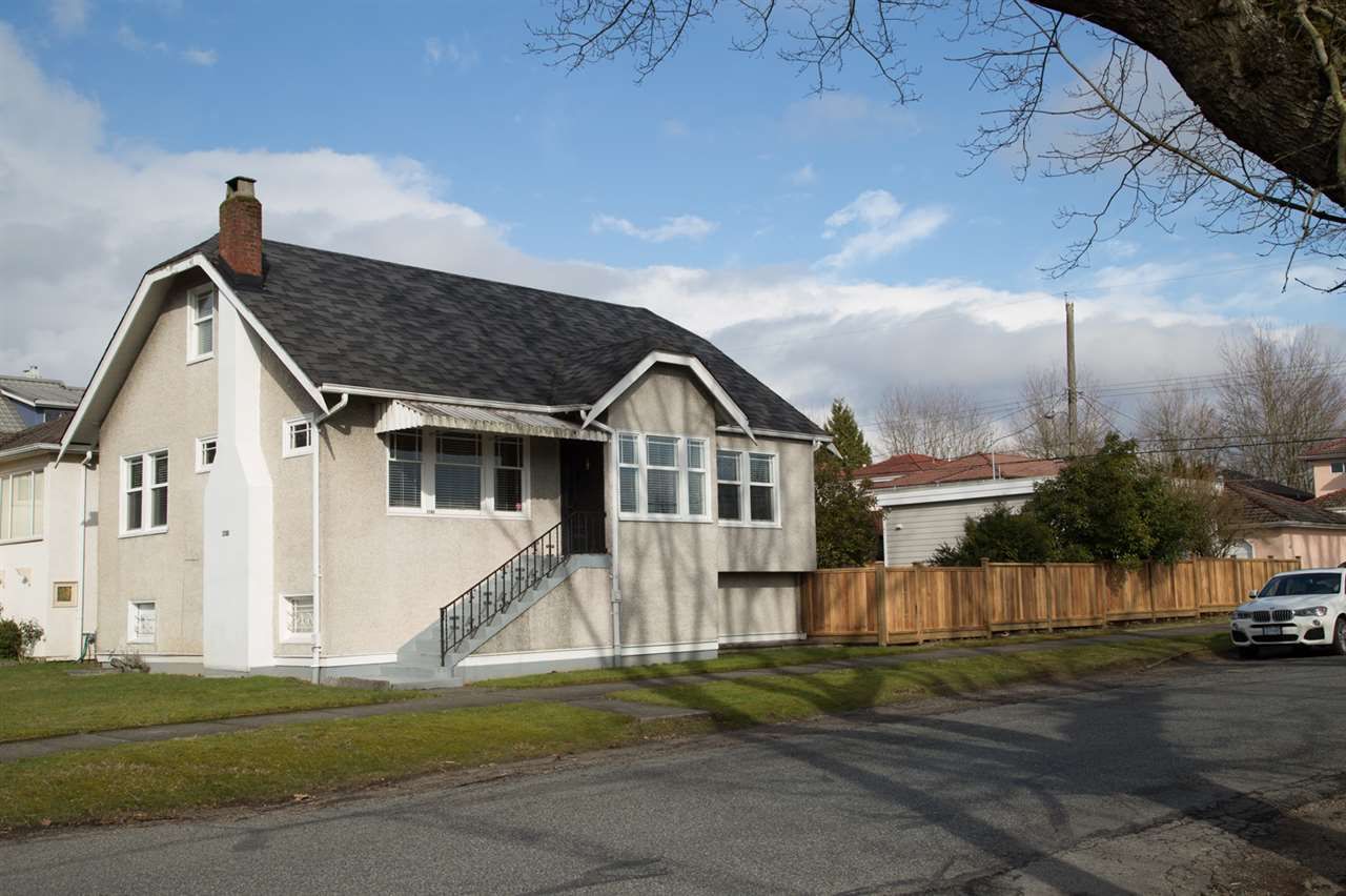 Main Photo: 2286 GARDEN Drive in Vancouver: Grandview VE House for sale in "GRANDVIEW" (Vancouver East)  : MLS®# R2245488