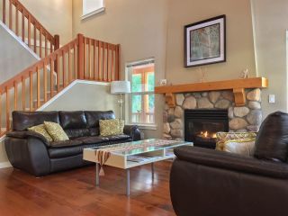 Photo 2: 43585 FROGS Hollow in Cultus Lake: Lindell Beach House for sale in "THE COTTAGES AT CULTUS LAKE" : MLS®# R2241742