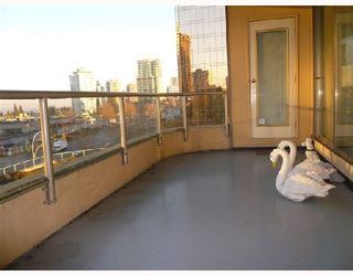 Photo 8: 401 5967 WILSON Avenue in Burnaby: Metrotown Condo for sale in "PLACE MERIDIAN" (Burnaby South)  : MLS®# V679596