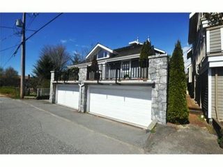 Photo 10: 4 227 E 11TH Street in North Vancouver: Central Lonsdale Townhouse for sale : MLS®# V1001342