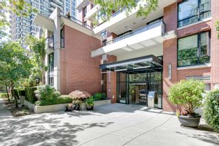 Photo 2: 2101 909 MAINLAND Street in Vancouver: Yaletown Condo for sale in "Yaletown Park II" (Vancouver West)  : MLS®# R2717100