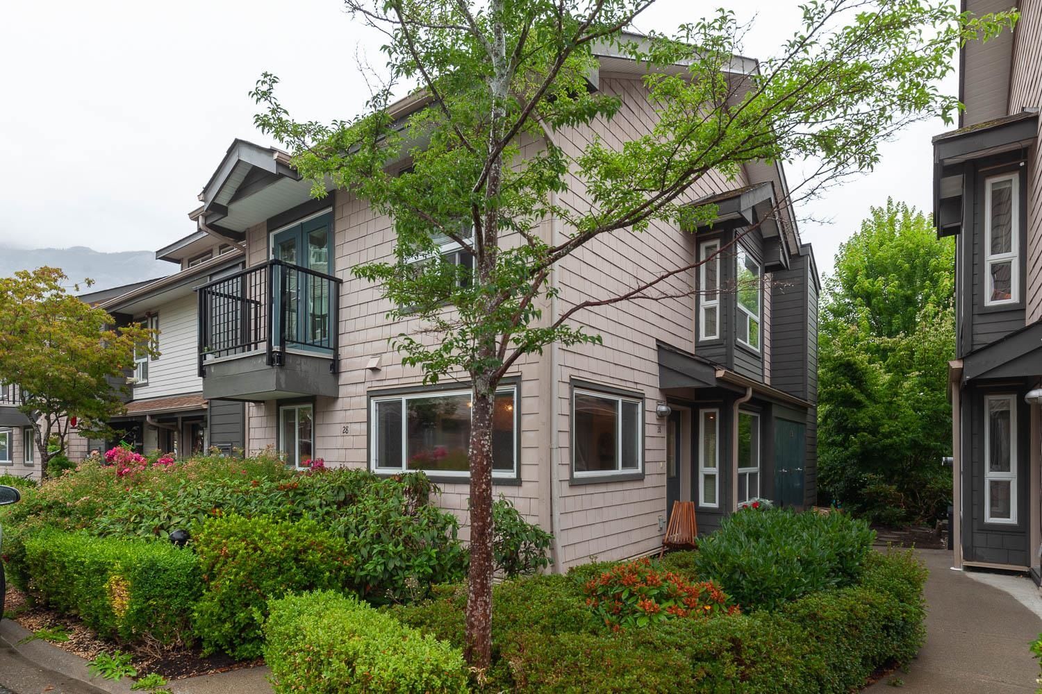 Main Photo: 28 1204 MAIN Street in Squamish: Downtown SQ Townhouse for sale in "Aqua" : MLS®# R2812096