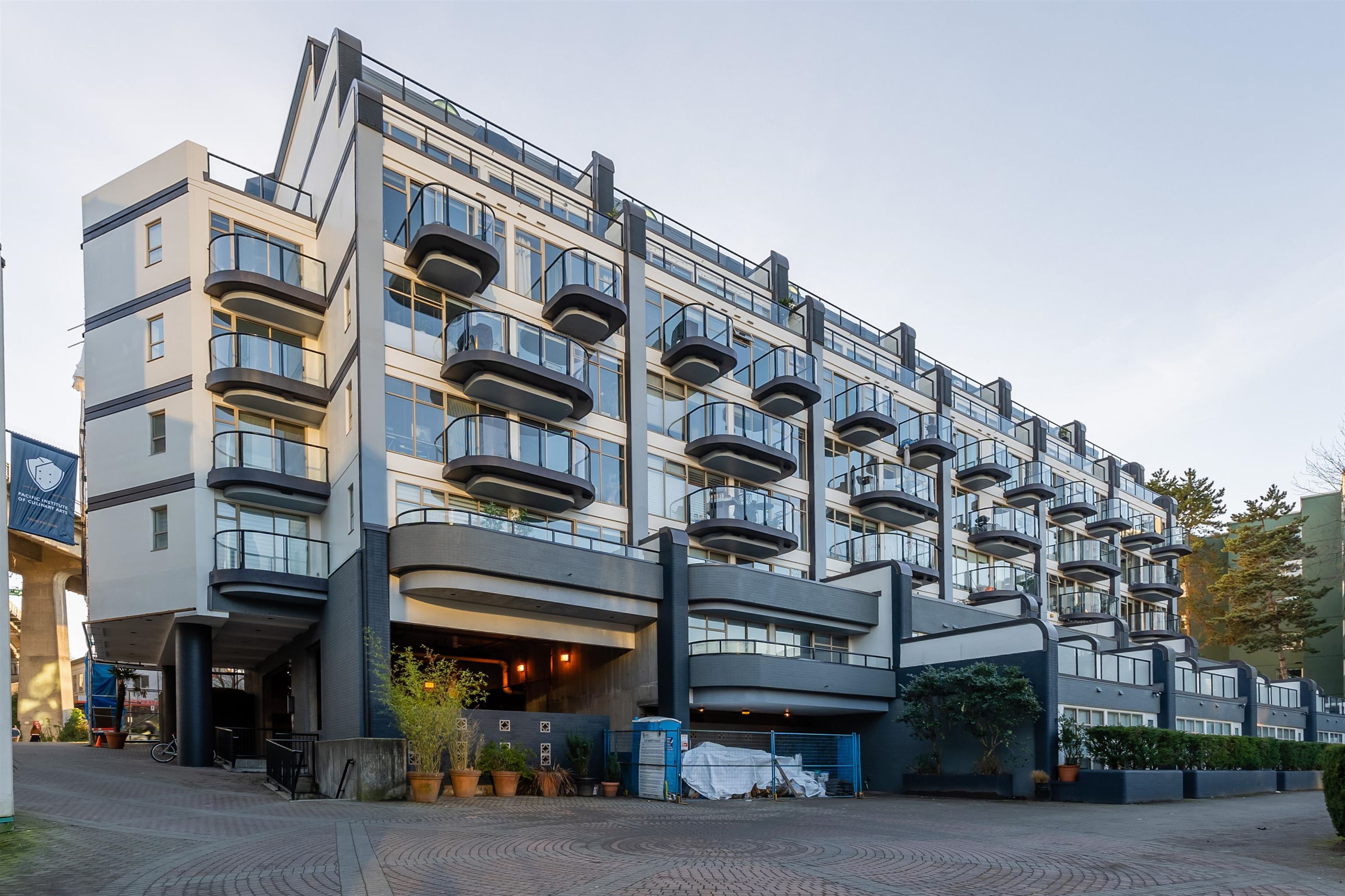 Main Photo: 431 1515 W 2ND Avenue in Vancouver: False Creek Condo for sale in "ISLAND COVE" (Vancouver West)  : MLS®# R2650192