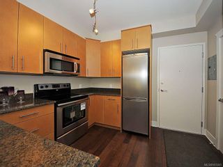 Photo 3: 106 21 Conard St in View Royal: VR Hospital Condo for sale : MLS®# 593341