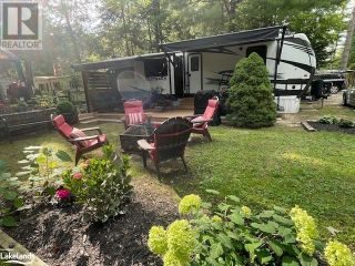Photo 1: 85 THEME PARK Drive Unit# 259 in Wasaga Beach: House for sale : MLS®# 40553857