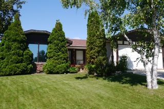 Photo 1: 19 Lake Linnet Place in Winnipeg: Waverley Heights Single Family Detached for sale (South Winnipeg)  : MLS®# 1529434