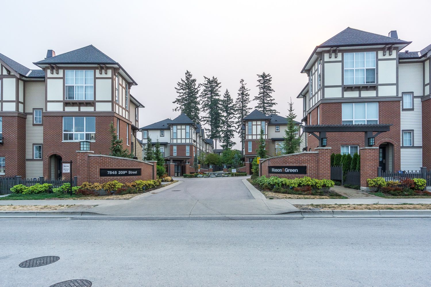 Main Photo: 55 7848 209 Street in Langley: Willoughby Heights Townhouse for sale in "Mason & Green" : MLS®# R2235766