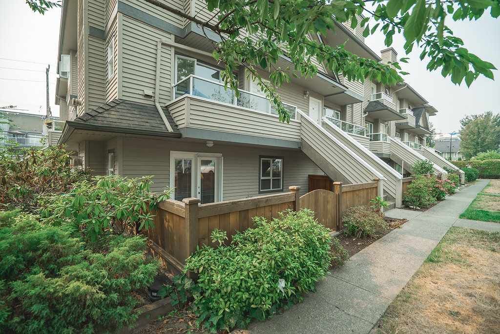 Main Photo: 104 3938 ALBERT STREET in Burnaby: Vancouver Heights Townhouse for sale (Burnaby North)  : MLS®# R2300525