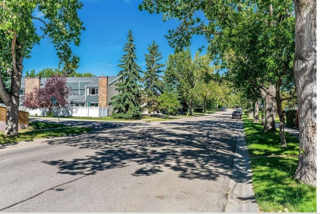 Main Photo: 28 228 THEODORE Place NW in Calgary: Thorncliffe Row/Townhouse for sale : MLS®# A1037208