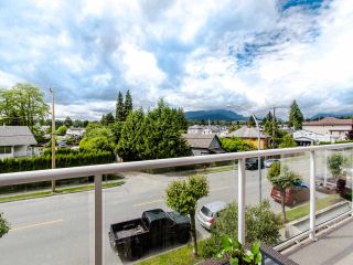 Photo 5: 305 3128 FLINT Street in Port Coquitlam: Glenwood PQ Condo for sale in "FRASER COURT TERRACE" : MLS®# R2456754