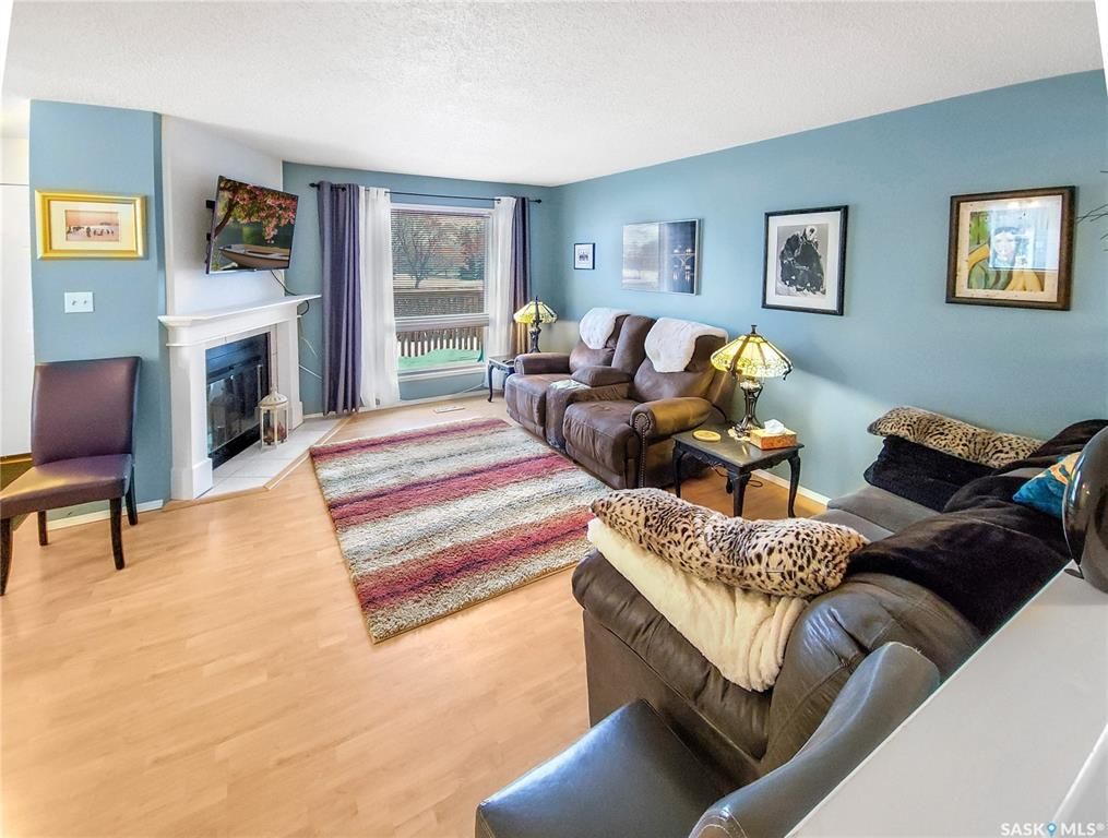Spacious feeling main floor with the living room window facing the river valley and Meewasin Park.