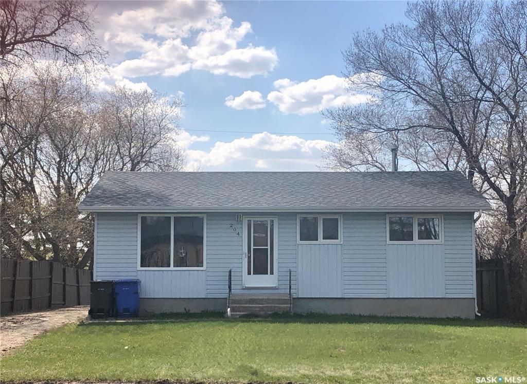Main Photo: 204 Hall Street in Wawota: Residential for sale : MLS®# SK926712