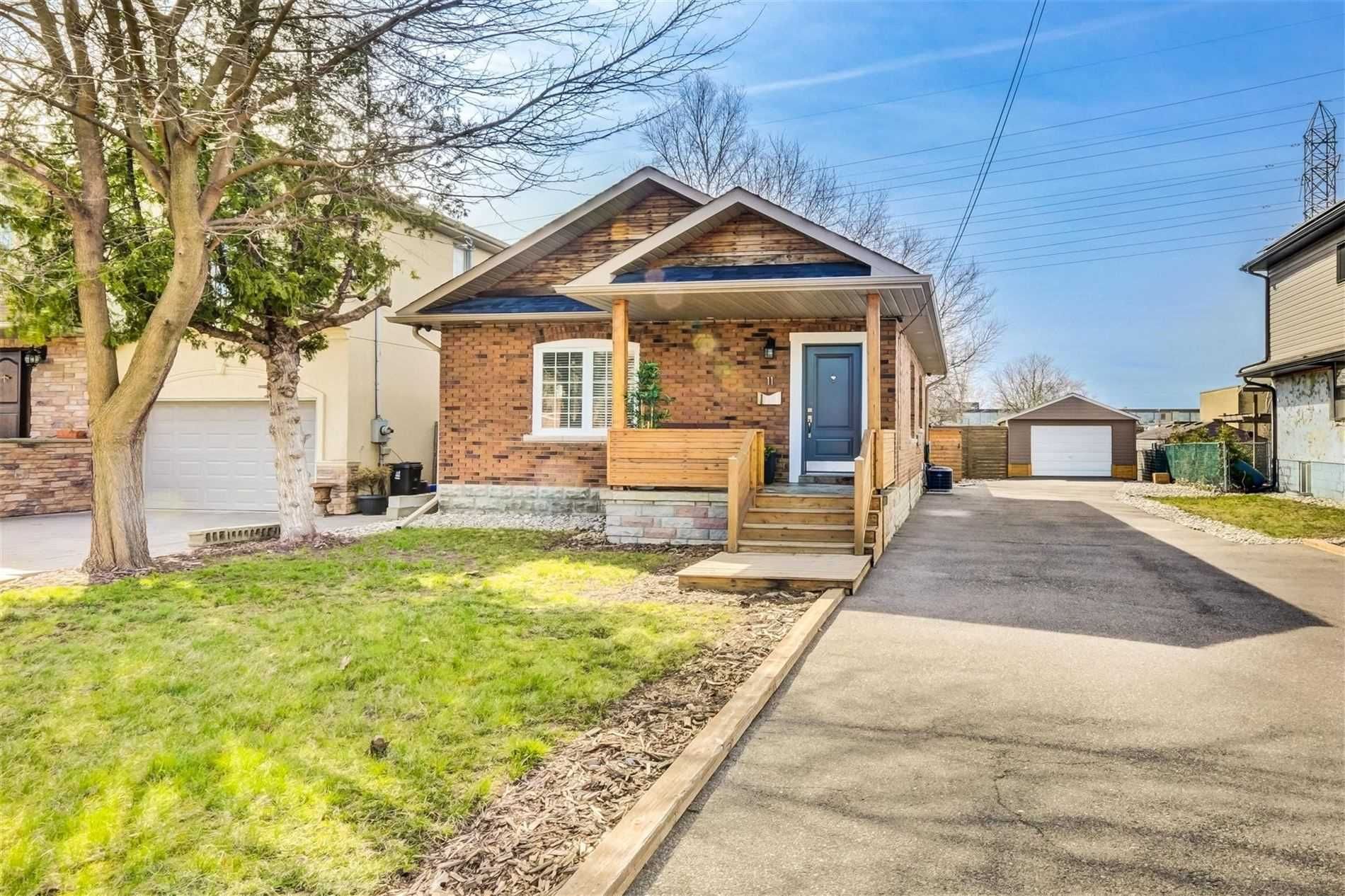 Main Photo: 11 Oakfield Drive in Toronto: Stonegate-Queensway House (Bungalow) for sale (Toronto W07)  : MLS®# W5638631