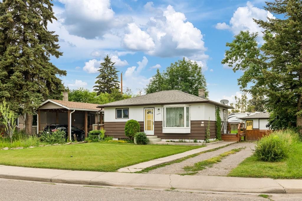 Main Photo: 6308 30 Avenue NW in Calgary: Bowness Detached for sale : MLS®# A1243150