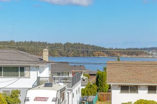 Photo 3: 3184 Matilda Dr in Colwood: Co Lagoon House for sale : MLS®# 945039