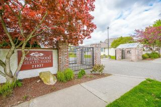 Photo 1: 406 21937 48 Avenue in Langley: Murrayville Townhouse for sale in "ORANGEWOOD" : MLS®# R2691057
