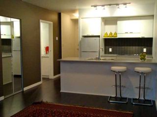 Photo 2: 680 CITADEL PARADE in Vancouver: Downtown VW Townhouse for sale in "SPECTRUM 3" (Vancouver West)  : MLS®# V859501
