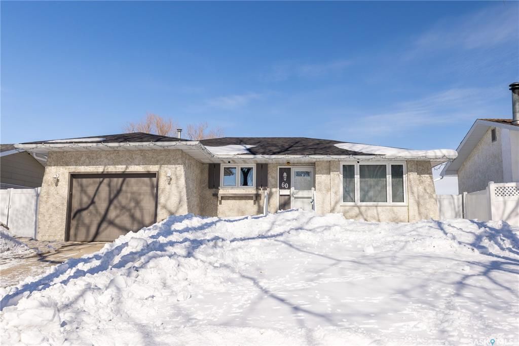 Main Photo: 60 French Crescent in Regina: Walsh Acres Residential for sale : MLS®# SK922773