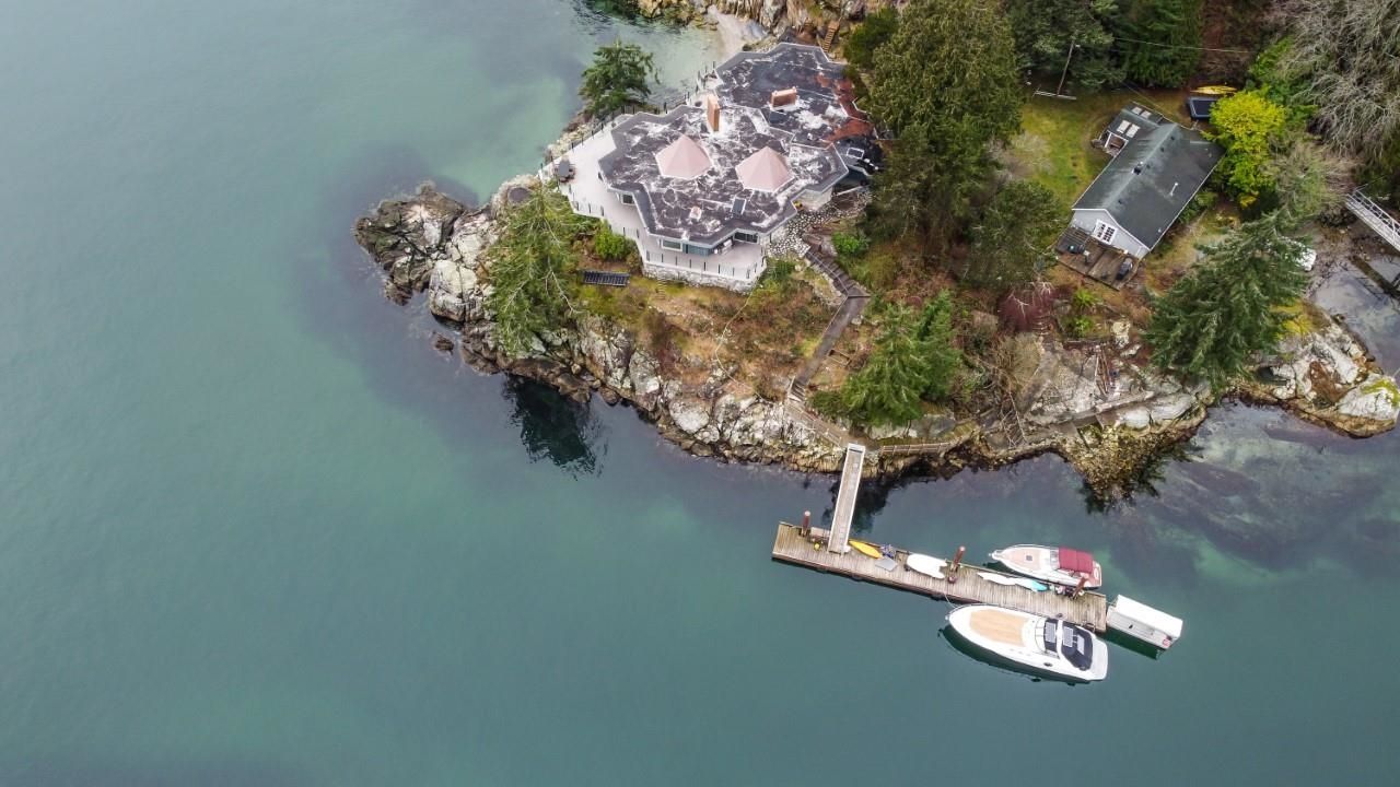 Main Photo: 5806 EAGLE Island in West Vancouver: Eagle Harbour House for sale in "EAGLE ISLAND" : MLS®# R2828353