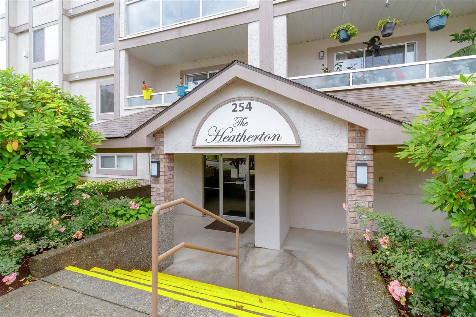 Main Photo: 303 254 First St in Duncan: Du West Duncan Condo for sale : MLS®# 887497