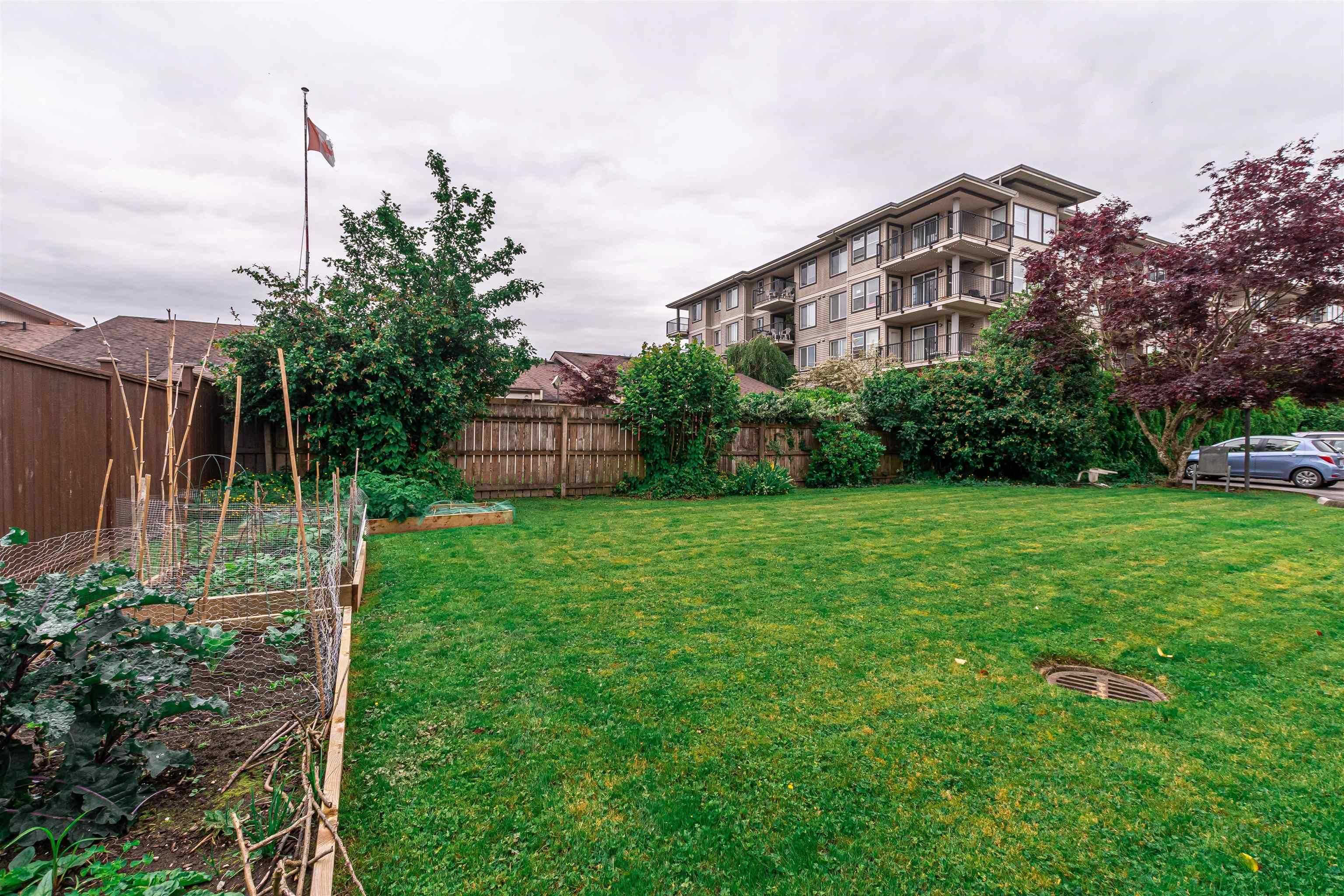 Photo 25: Photos: 2 9486 WOODBINE Street in Chilliwack: Chilliwack Proper East Townhouse for sale in "Villa Rosa" : MLS®# R2700283