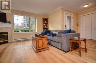 Photo 8: 2 33 Songhees Rd NW in Victoria: House for sale : MLS®# 952925