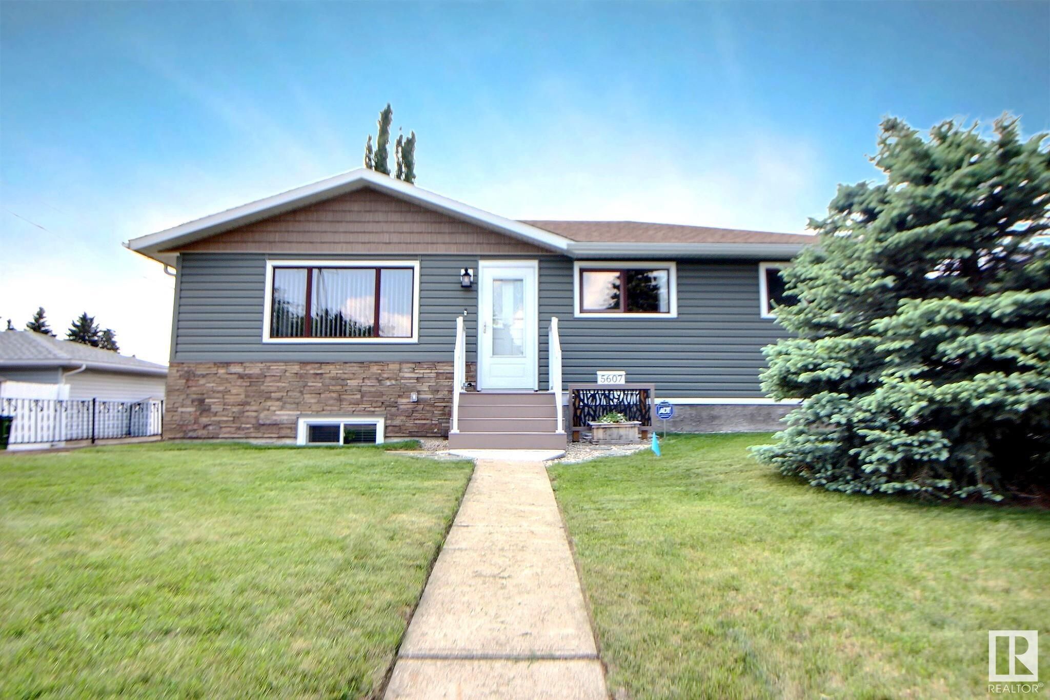 Main Photo: 5607 85 Avenue in Edmonton: Zone 18 House for sale : MLS®# E4300384
