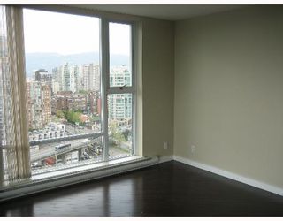 Photo 4: 2802 583 BEACH Crescent in Vancouver: False Creek North Condo for sale in "PARRWEST II" (Vancouver West)  : MLS®# V646096