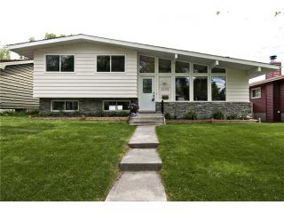 Photo 1: 6208 LACOMBE Way SW in CALGARY: Lakeview Residential Detached Single Family for sale (Calgary)  : MLS®# C3530843