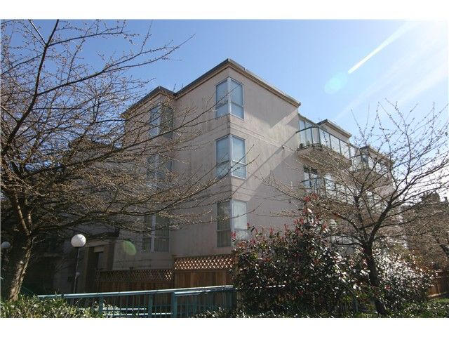 Main Photo: 205 2212 Oxford Street in Vancouver: Hastings Condo for sale (Vancouver East)  : MLS®# V997653