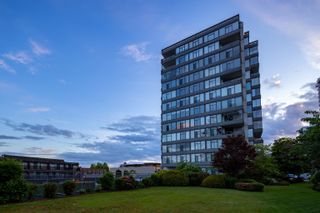 Photo 2: 1005 1480 DUCHESS Avenue in West Vancouver: Ambleside Condo for sale in "THE WESTERLIES" : MLS®# R2885035