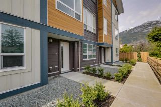 Photo 2: 43 1188 WILSON Crescent in Squamish: Dentville Townhouse for sale in "The Current" : MLS®# R2259461