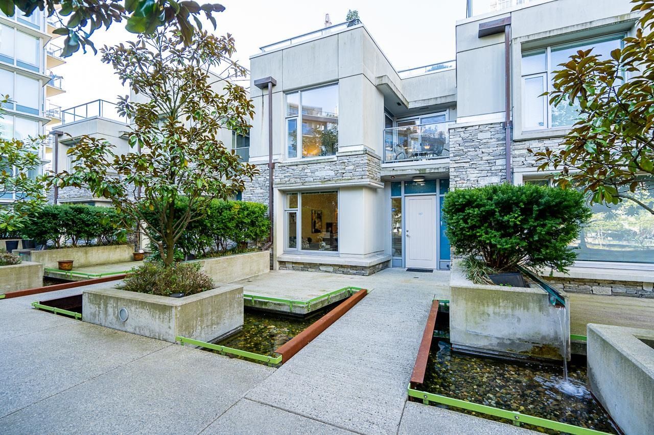 237 188  KEEFER Place, Vancouver