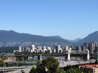 Photo 5: 1103 1485 W 6TH Avenue in Vancouver: False Creek Condo for sale in "Carrera of Portico" (Vancouver West)  : MLS®# R2872942